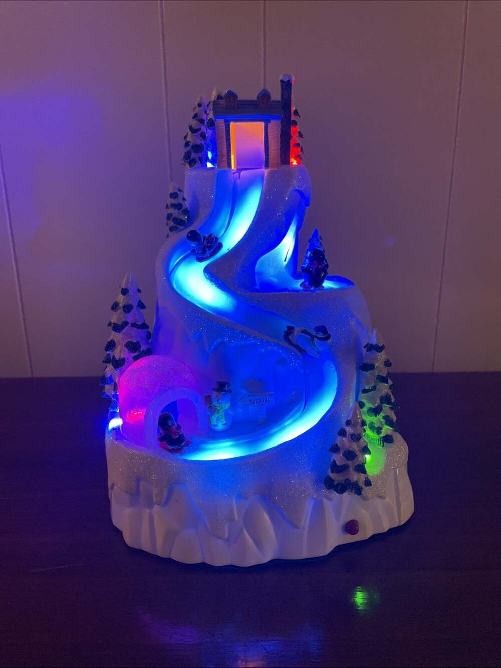 Avon Lighted Musical Winter Skigloo Penguins Snowman Bear "Skaters Waltz" ~ EUC